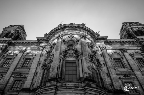 Berliner Dom von der Spree aus.